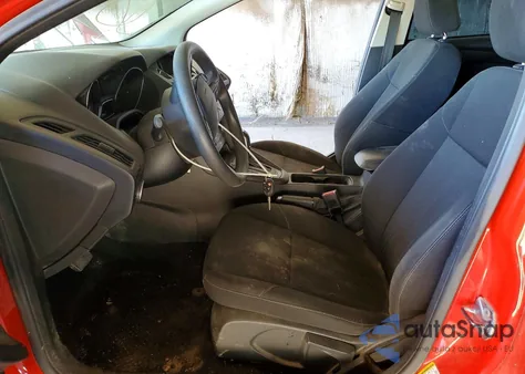 2016 Ford Focus Se z USA, uszkodzony, nr VIN 1FADP3K21GL264050